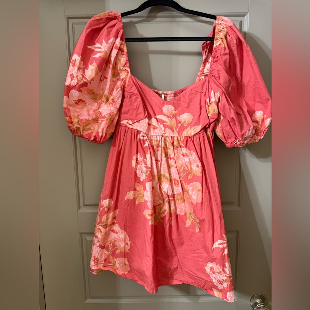 Free People pink short sleeve mini dress. Lightweight, flower print.